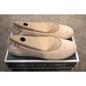 Dansko Mollie Flat Suede size 38 (7.5-8) New in Box!